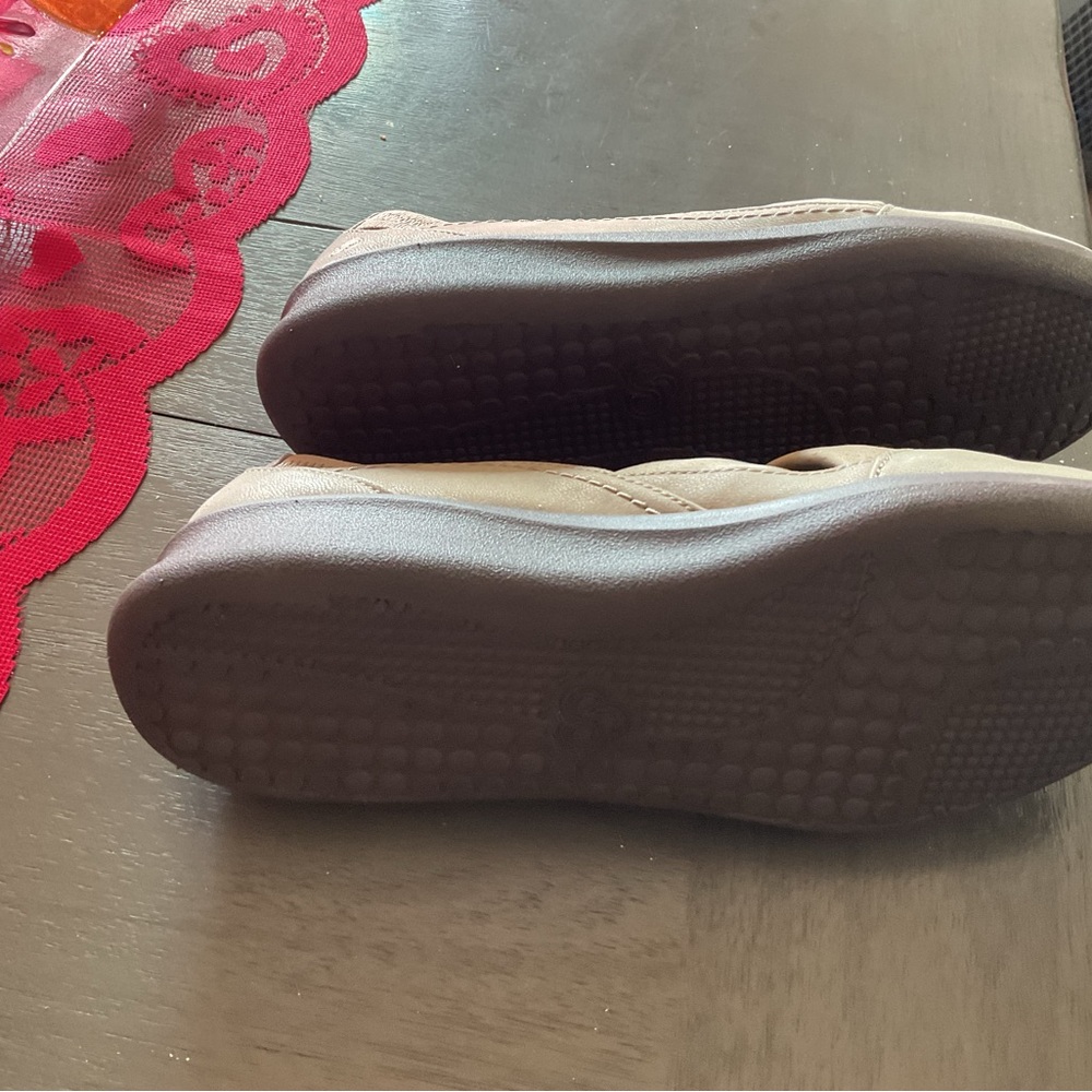 Clarks Women's Tan Cloud stepper Flats - Picture 5 of 5